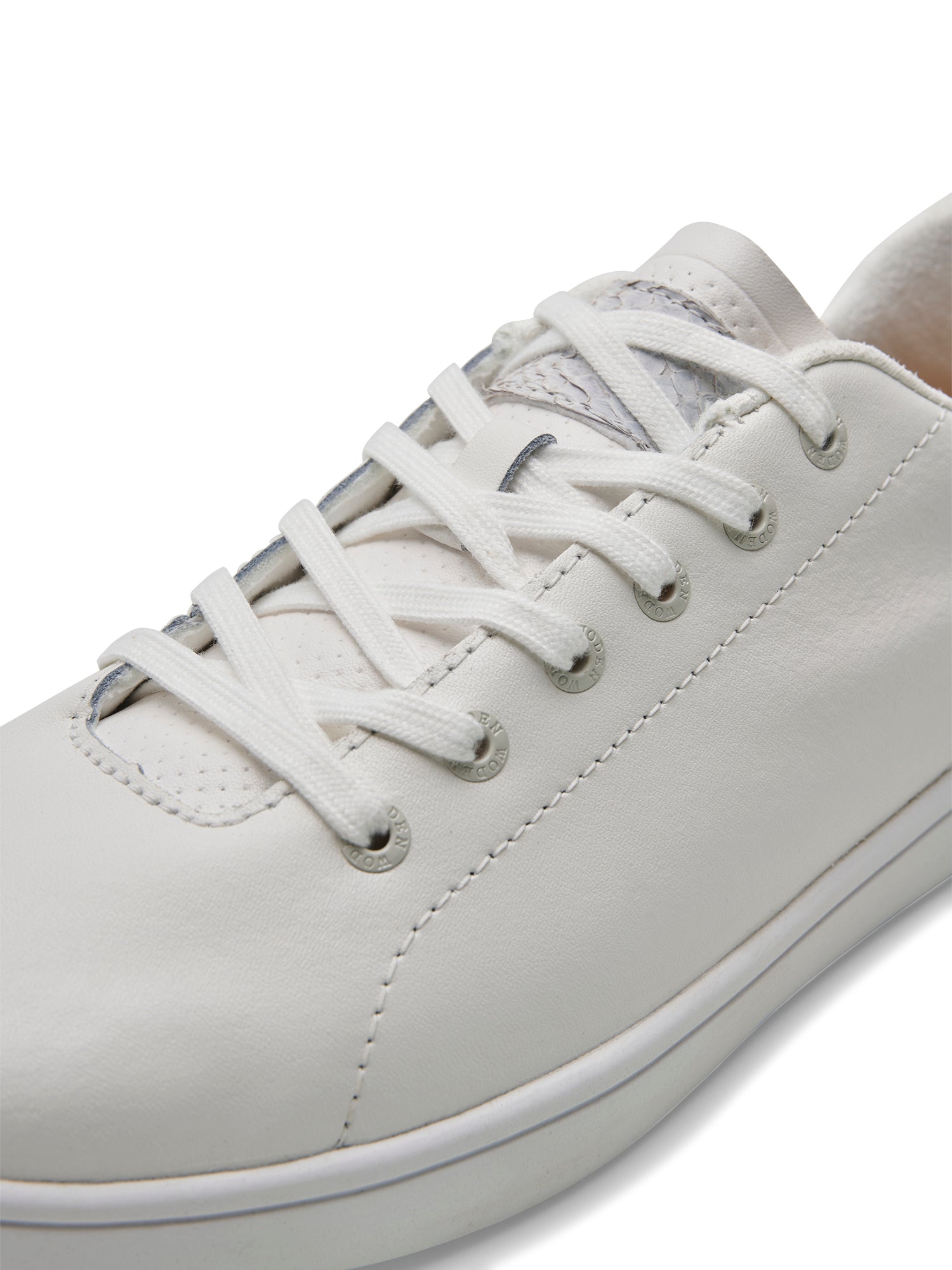 Jane Leather III - Blanc de Blanc